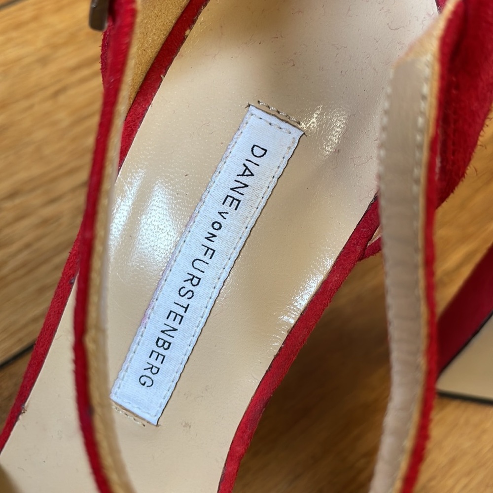 Diane Von Furstenberg crimson suede platform ankle shoes.  Size 7B - Picture 3 of 13